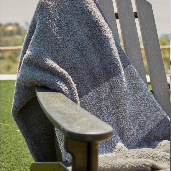 NWT BarefootDreams cozychic heathered stripe throw-warm gray/carbon - Picture 4 of 5